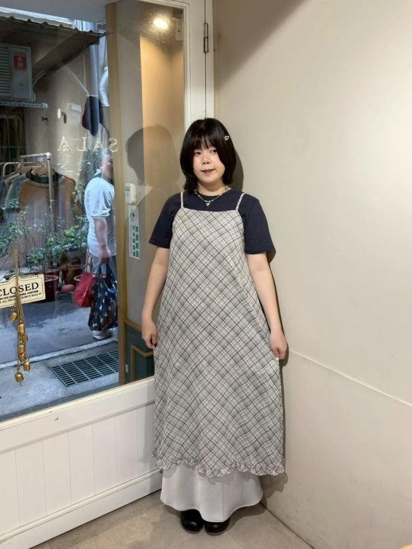 菱紋後鬆緊開叉捲邊下擺吊帶洋裝 