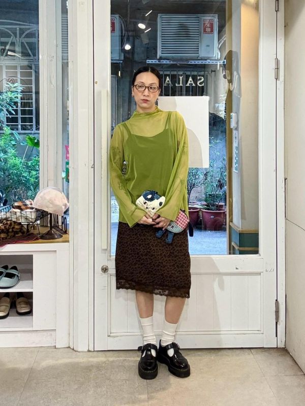 微高領長袖透膚上衣 