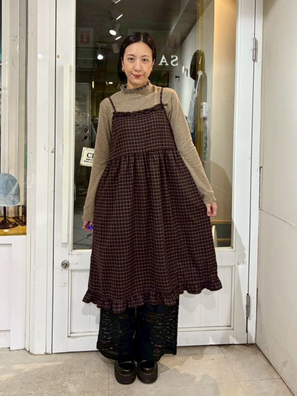 木耳滾邊格紋吊帶洋裝 