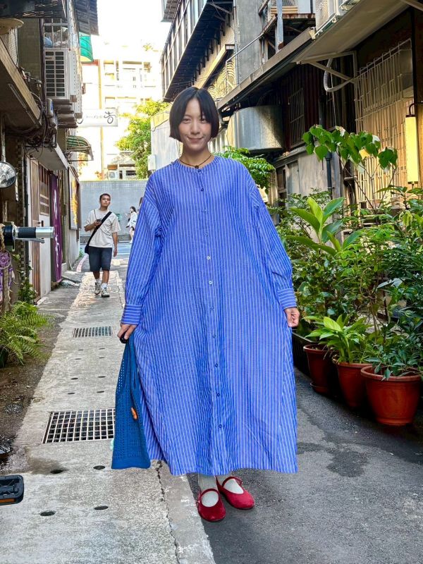 藍色直條紋亨利領長版襯衫洋裝 