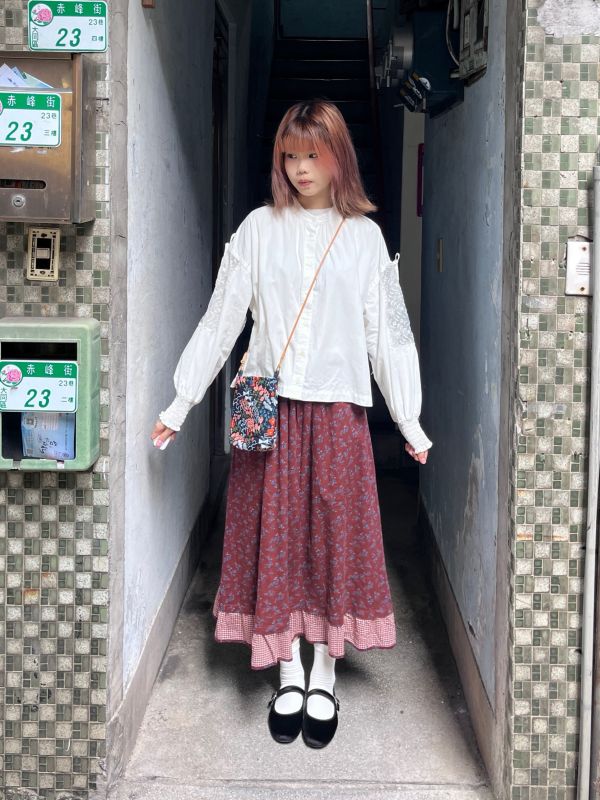 透紗刺繡綁帶縮袖襯衫 