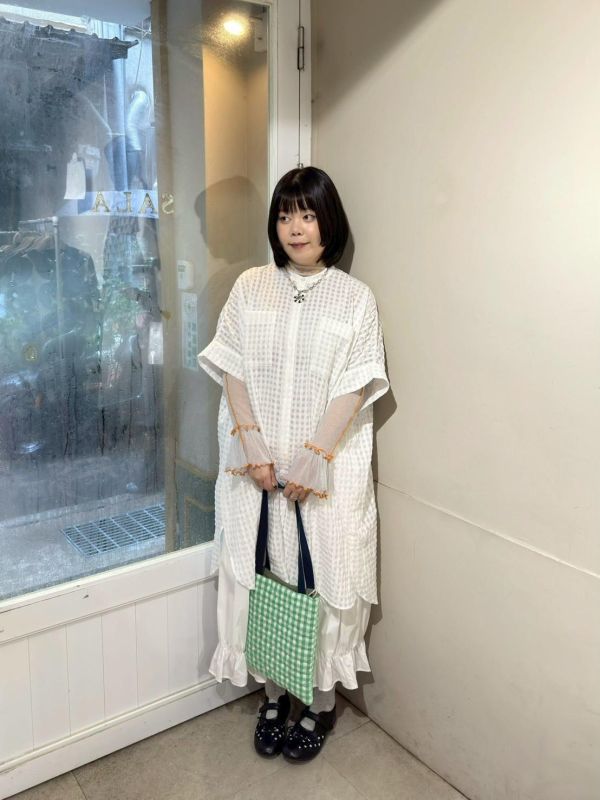 暗格泡泡布微透膚圓弧開衩下擺襯衫 