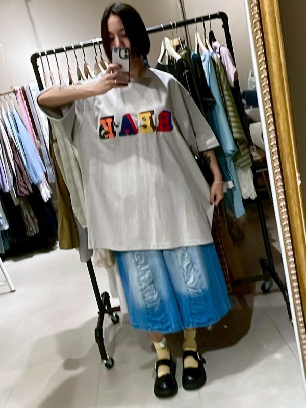 FREAK字母刺繡寬版tee 