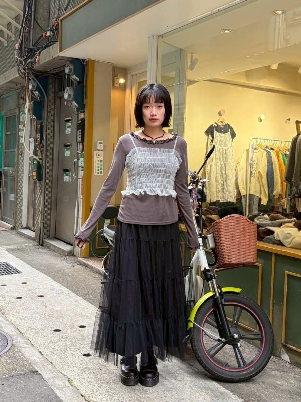 兩件式木耳邊滾邊上衣+抓皺紗質背心 