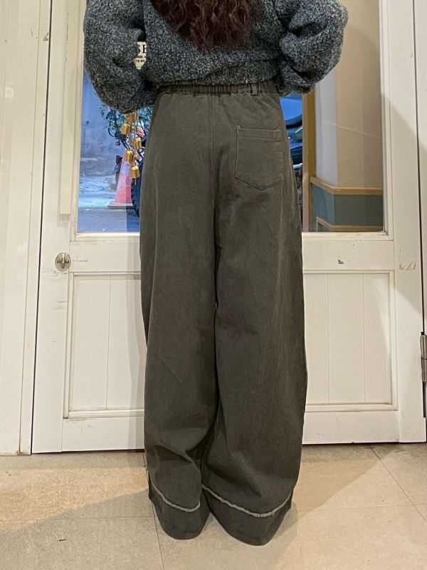 造型打摺抽鬚車線後鬆緊牛仔寬褲 