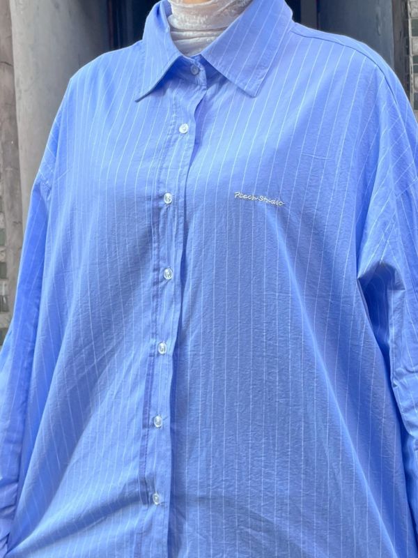 前短後長直條紋字母刺繡長袖襯衫 