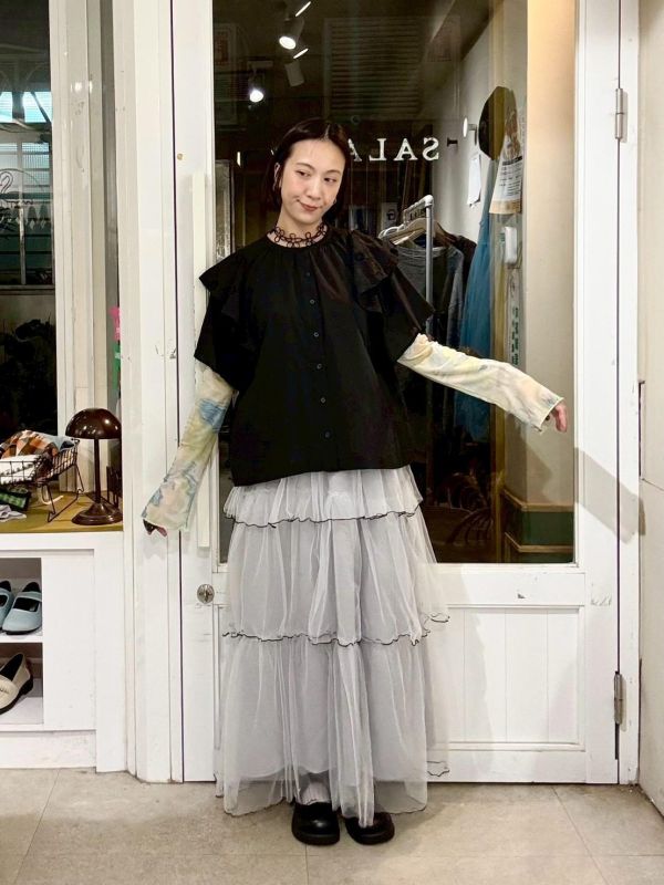 黑色雙層袖圓領排扣上衣 