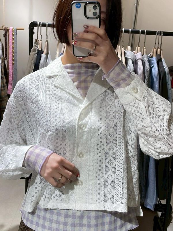 蕾絲簍空側開衩短板襯衫 