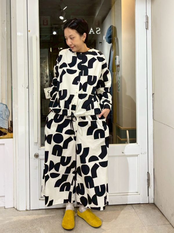 黑色滿版粗體色塊九分寬褲 