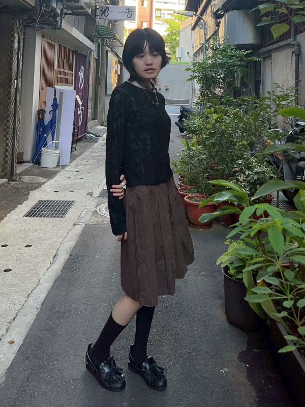 立體復古舊感透膚滾邊內搭上衣 
