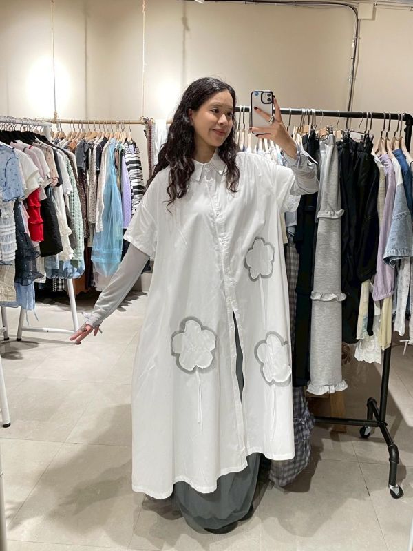 刷刷布造型三朵花雙口袋翻領排扣短袖襯衫 