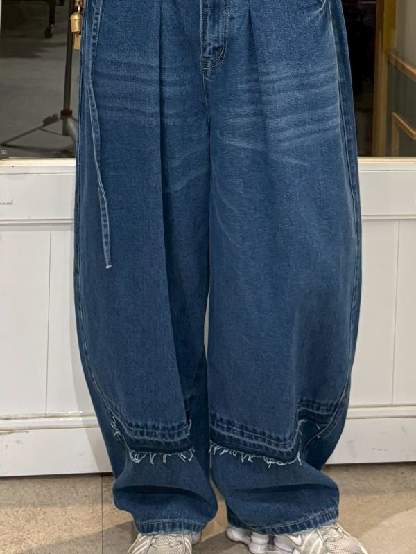 繭型褲腳抽鬚拼接牛仔褲 