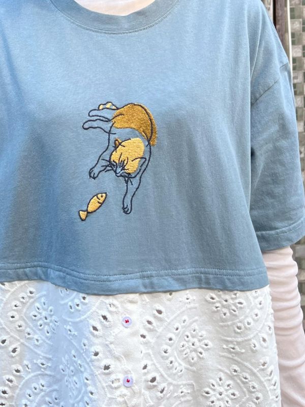 貓咪刺繡拼接蕾絲抽繩上衣 