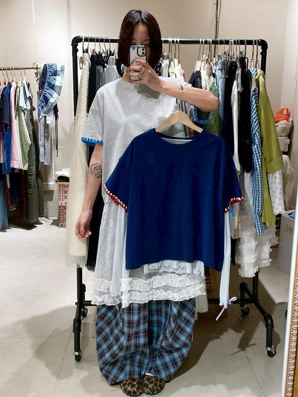 袖口撞色刺繡tee 