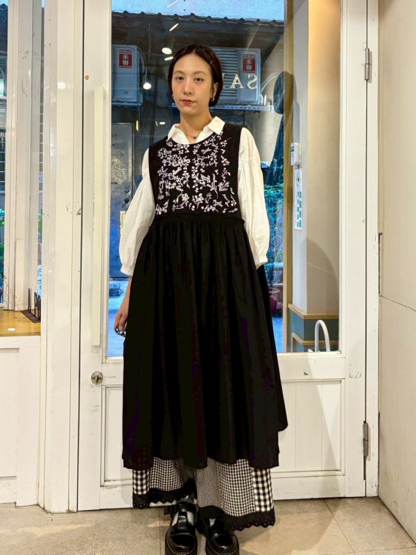 刺繡兩側綁帶外罩洋裝 