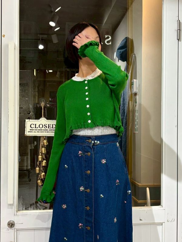 木耳邊拼接排扣親膚針織短版外套 