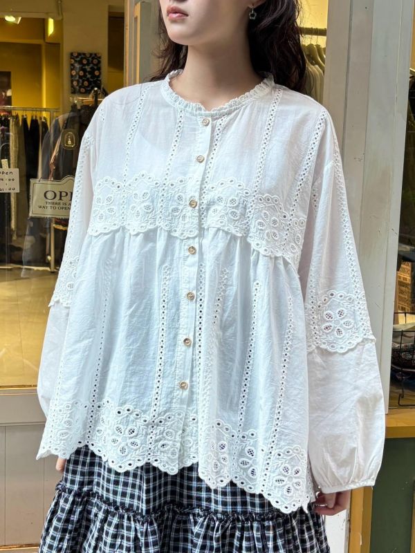 波浪刺繡雕花上衣 