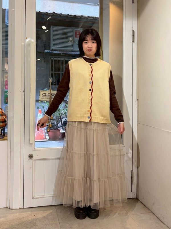 針織彩色扣波紋造型背心 