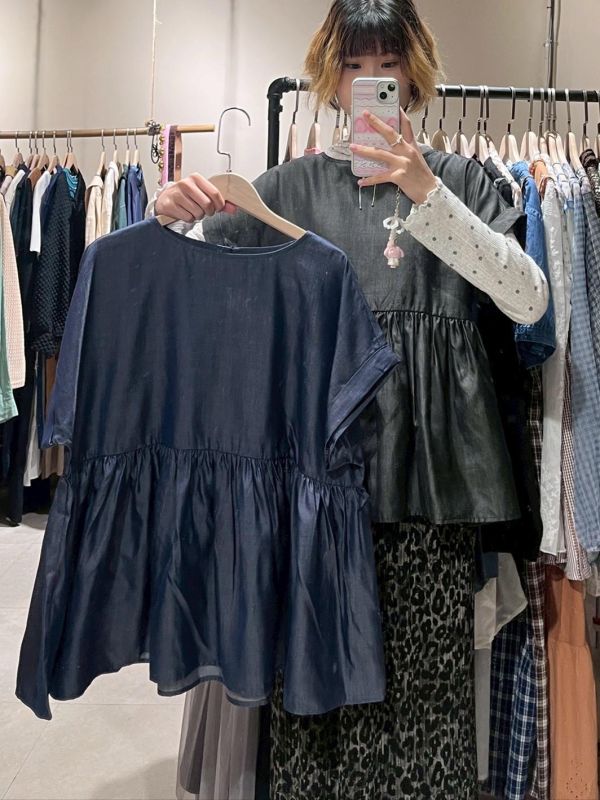 滑面光澤仿牛仔小飛袖傘擺上衣 