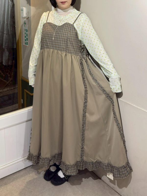 格紋拼接荷葉滾邊側綁帶吊帶洋裝 