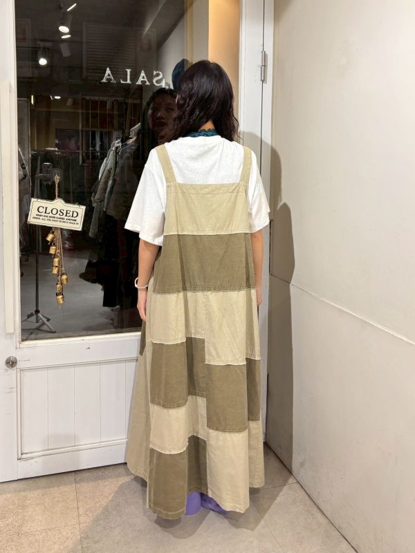 不收邊色塊拼接工裝吊帶裙 