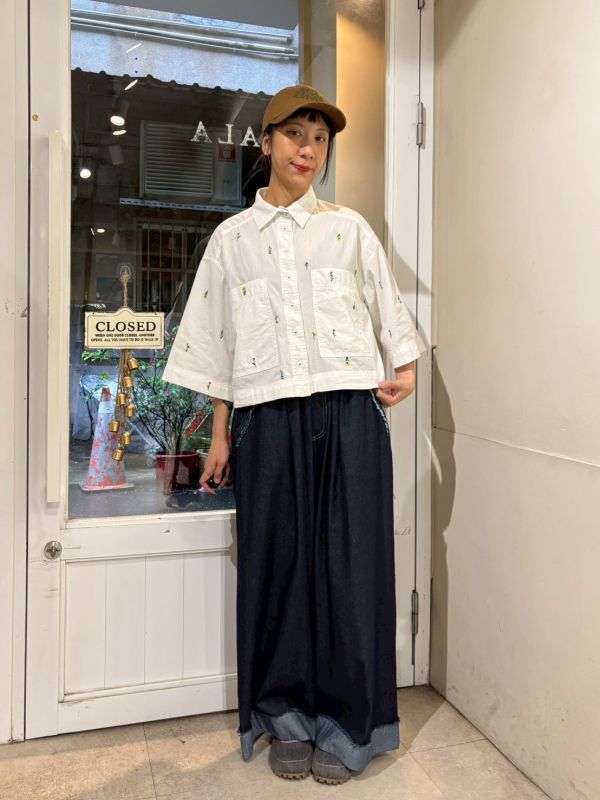 彩色小花刺繡襯衫 