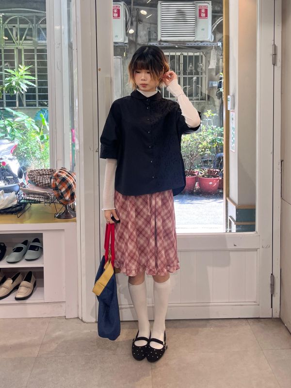 黑色立體花花織紋五分袖襯衫 