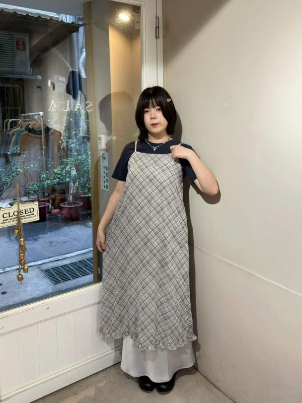 菱紋後鬆緊開叉捲邊下擺吊帶洋裝 