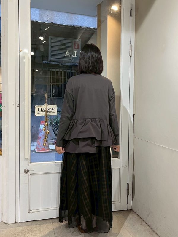 異材質不規則下擺拼接圓領上衣 