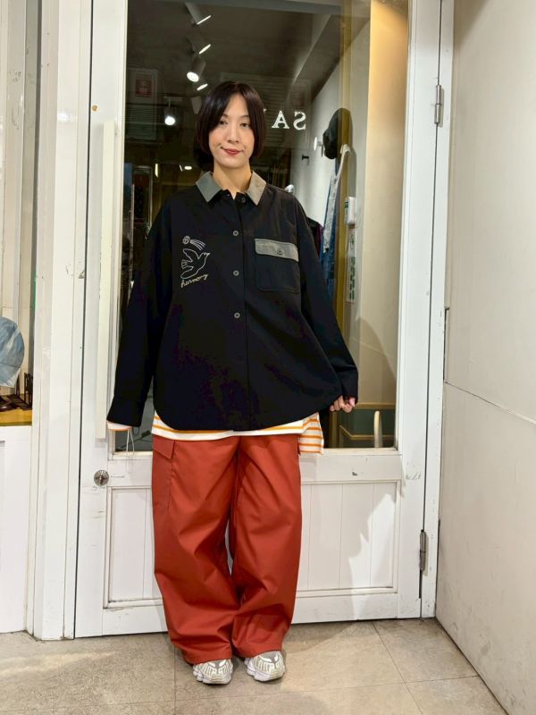 背大刺繡圖正面刺繡和平鴿灰領襯衫 