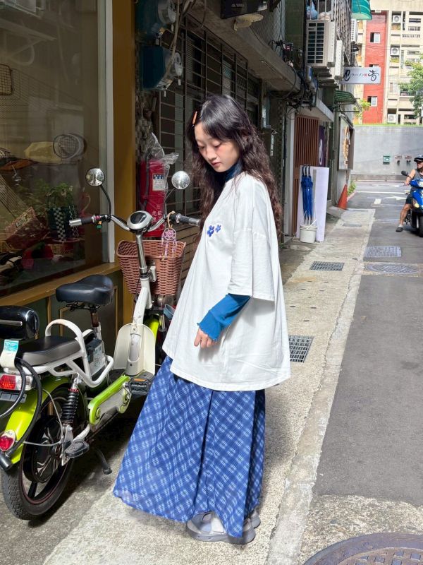 大小花朵刺繡落肩棉質寬Tee 