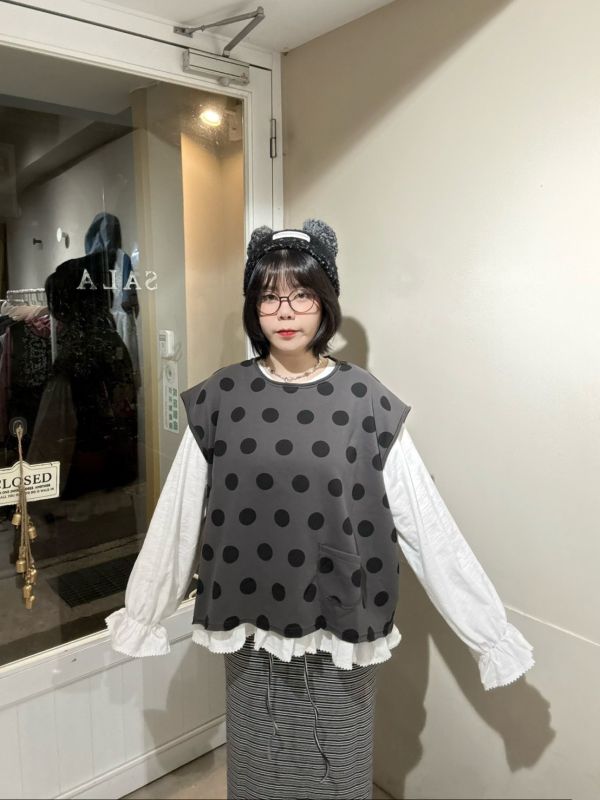 大圓點小口袋後布標背心 