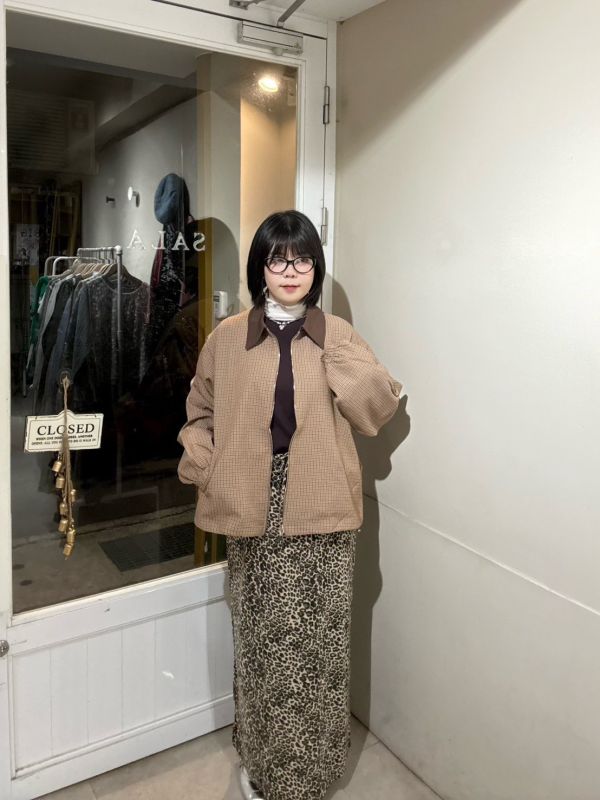 小狗刺繡撞色翻領設計拉鍊夾克 