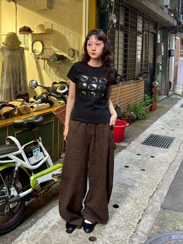 閃閃雷射Kitty 短版tee 