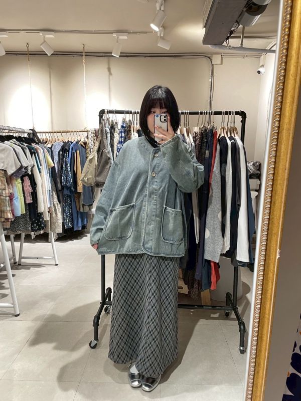 寬鬆落肩水洗圓釦口袋牛仔外套 