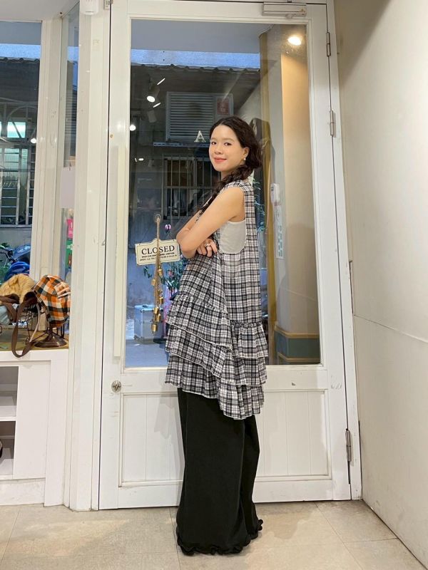 撞色格紋寬鬆透膚蛋糕下擺背心罩衫洋裝 