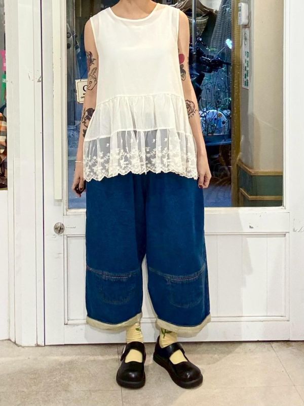 蕾絲拼接白背心 