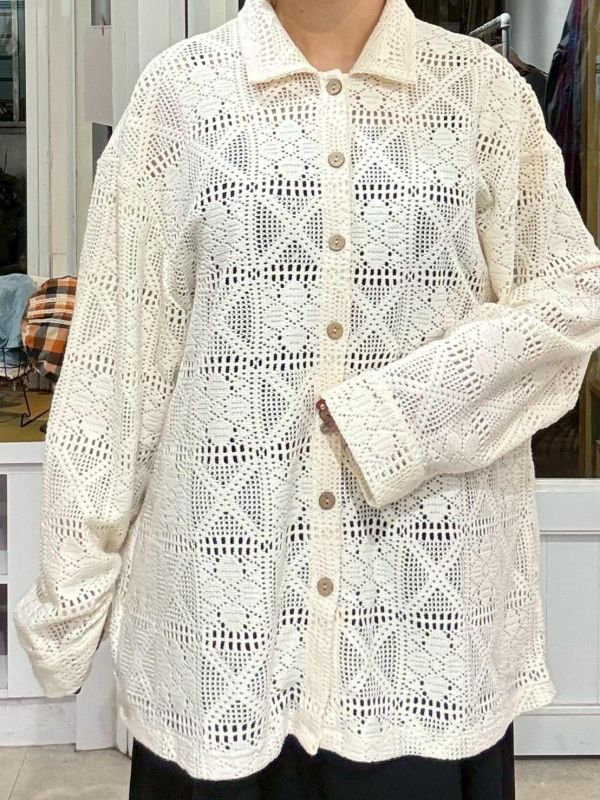 米白針織鏤空刺繡親膚襯衫 