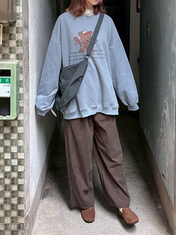 小熊棒球字母落肩長袖上衣 