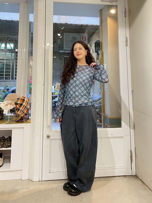 菱格紋造型木耳滾邊透膚長袖上衣 