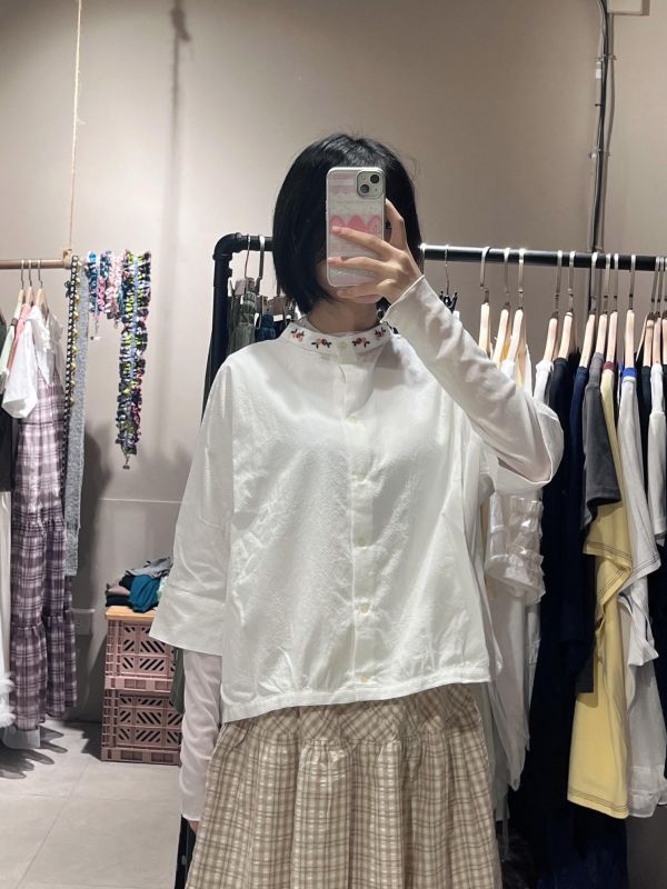 花朵刺繡立領織紋五分袖襯衫 