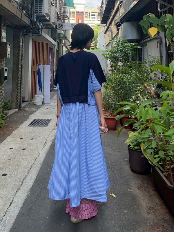 條紋拼接設計斜釦無肩線短袖長洋 