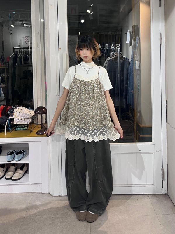 碎花蕾絲拼接吊帶背心 