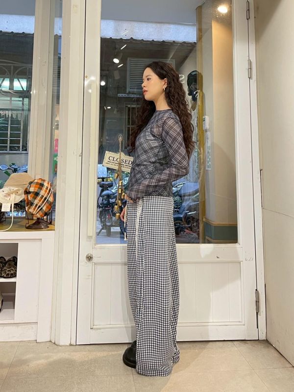 菱格紋造型木耳滾邊透膚長袖上衣 