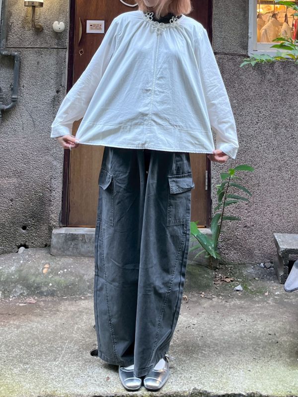 白色明線圓領長袖襯衫 
