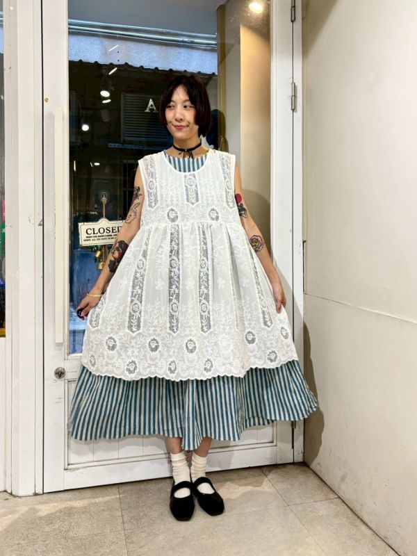 精緻刺繡蕾絲拼接立體打褶抓皺寬背心 