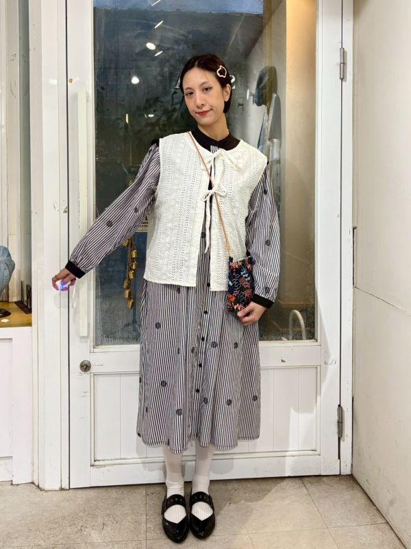 鏤空蕾絲綁帶背心 