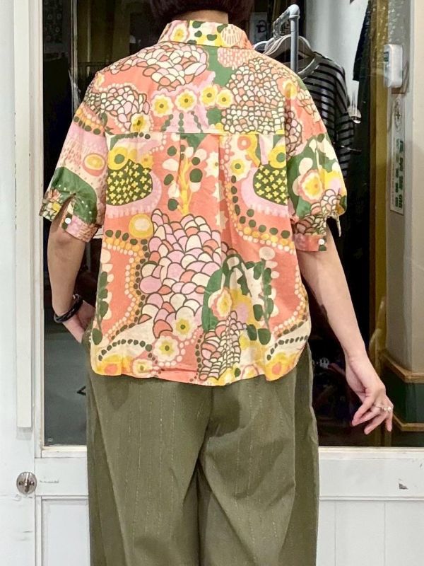 撞色大色塊手繪感花叢襯衫 