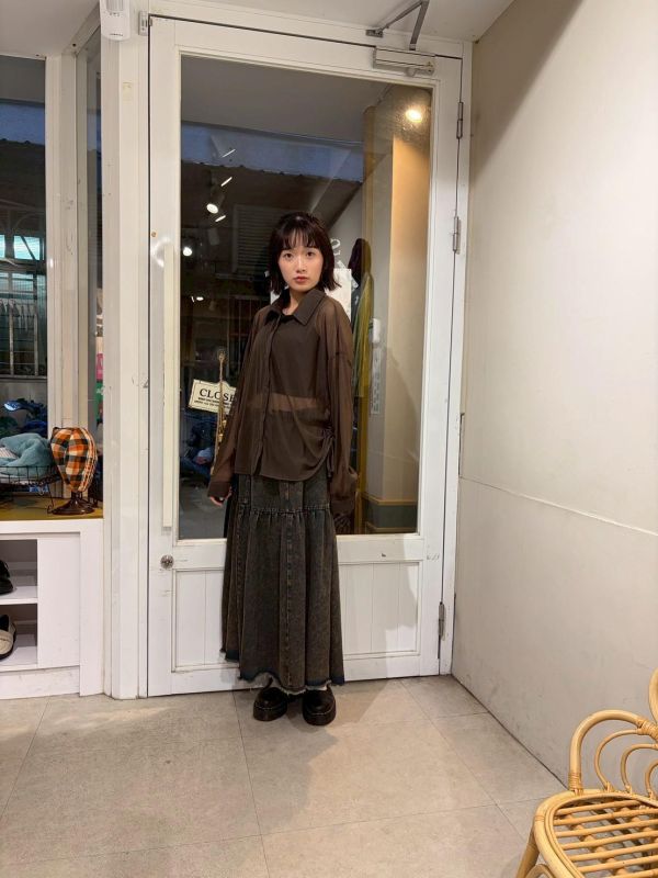 側邊魚骨抽皺直紋透膚襯衫 