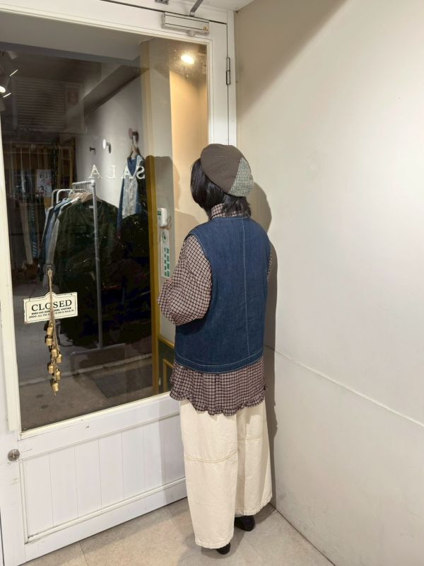 牛仔藍花色釦車縫線背心 